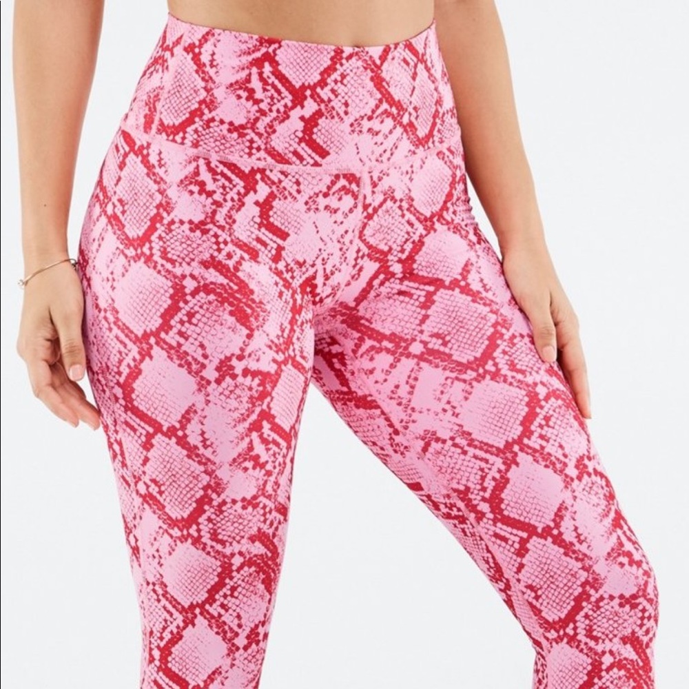 NWT Fabletics Highwaisted Powerhold Capri Leggings